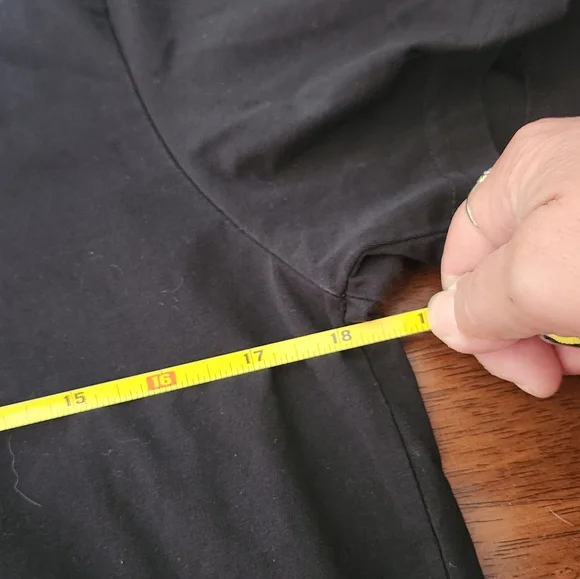 Supreme Black Top - Picture 2 of 7